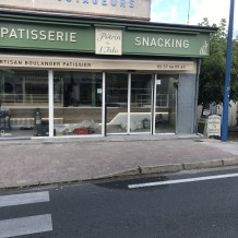 à SAINT SEURIN SUR L'ISLE (33) - façade en aluminium et lettrage en PVC 19 mm.