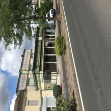 à SAINT SEURIN SUR L'ISLE (33) - façade en aluminium et lettrage en PVC 19 mm.