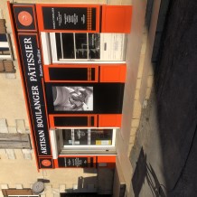 à CERCOUX (17) - façace bicolore en aluminium massif et lettrage en PVC 19 mm.