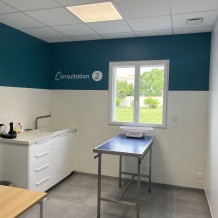 à SAUJON (17) CLINIQUE VETERINAIRE DE LA LANDE - adhésif traditionnel.