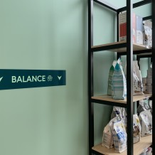 à LIBOURNE (33) CLINIQUE VETERINAIRE VET'INFINI - panneau en Alucobond avec lettrage adhésif traditionnel.